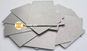 Titanium sintered plate
